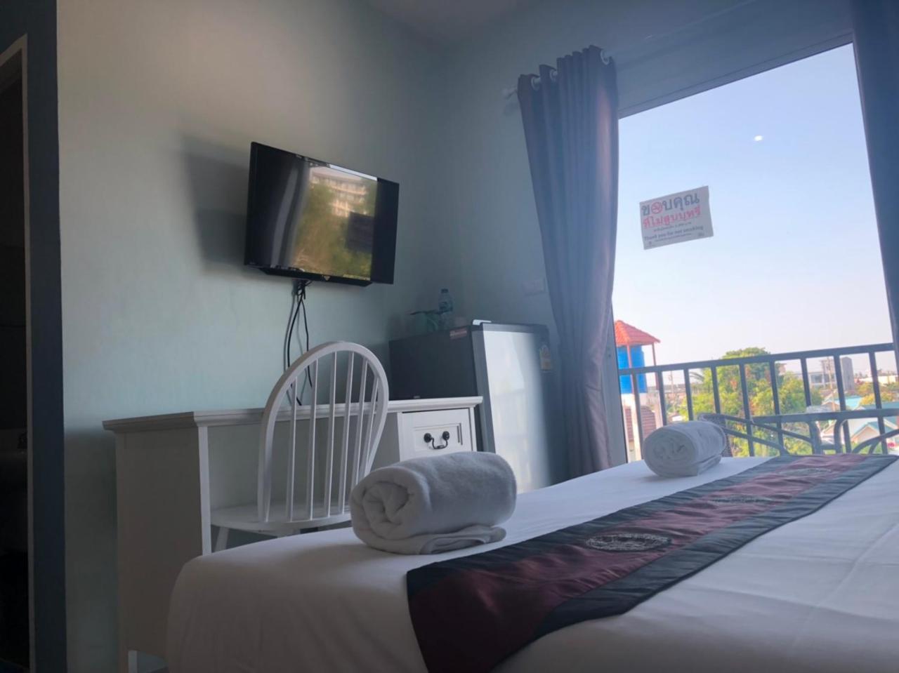 Khao Oat Airport Hotel Nai Yang Beach Exterior foto